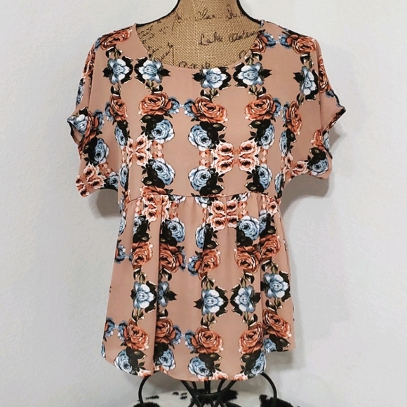 one clothing Tops - ONE CLOTHING • Tan blue brown floral print • XS